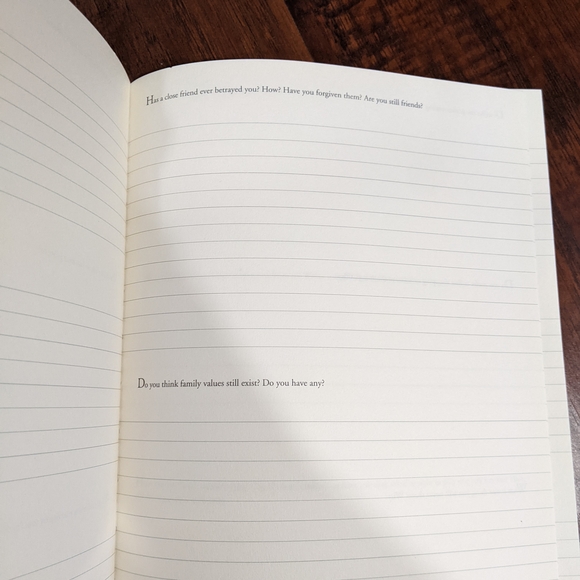 400 Writing Prompts Journal - Picture 4 of 8